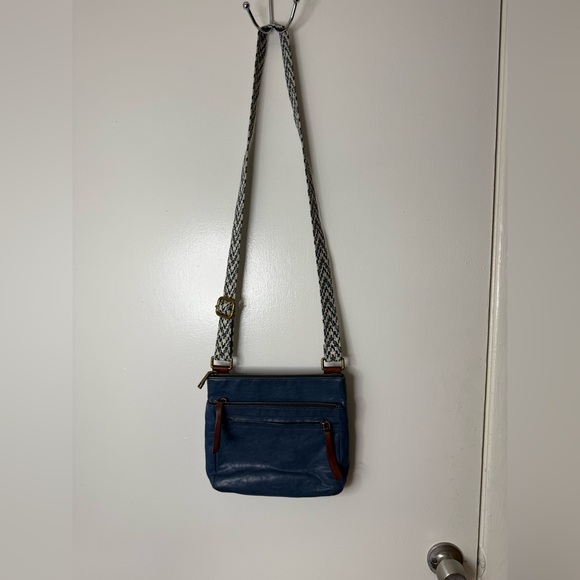 Fossil blue genuine leather crossbody bag with adjustable strap. Multi pocket - Picture 2 of 15
